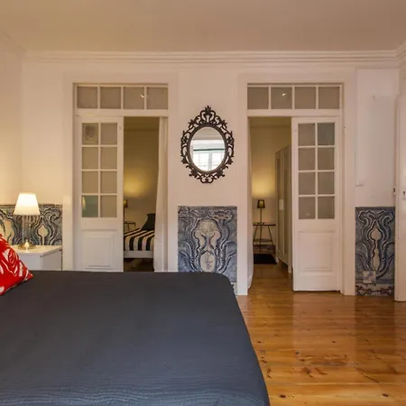 Apartamento C2 Charming & Comfortable In A 18th Century In Bairro Alto! Lis Downtown *